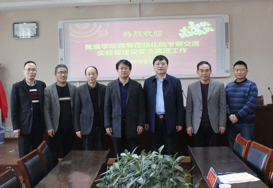 合影_副本.jpg 合影_副本.jpg